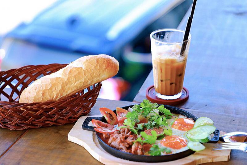Bonjour Cafe The Art