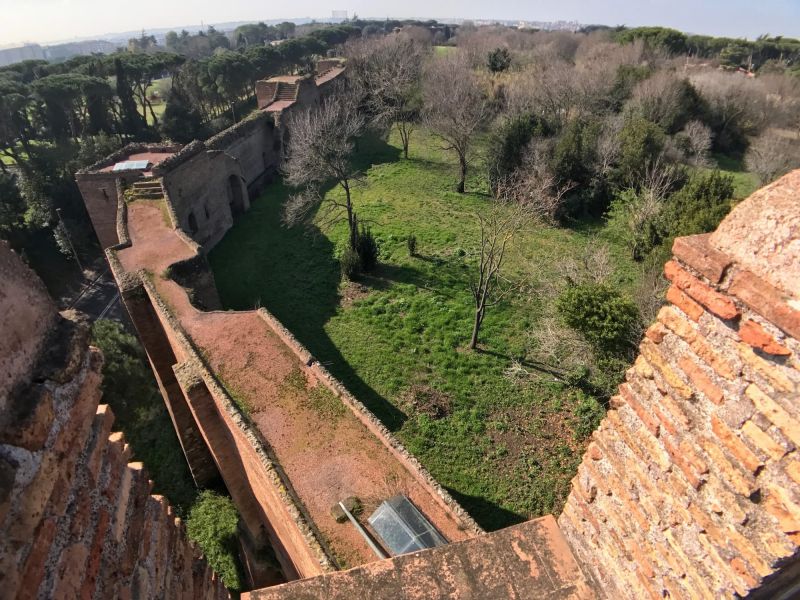 Bức tường Aurelian, Ialia
