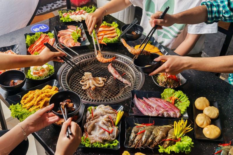 Buffet hấp dẫn tại nhà hàng