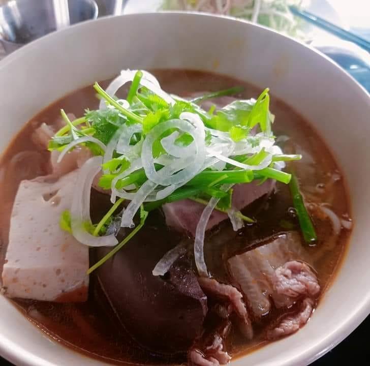 Bún Bò Đêm Ngã Tư Đồng Xoài