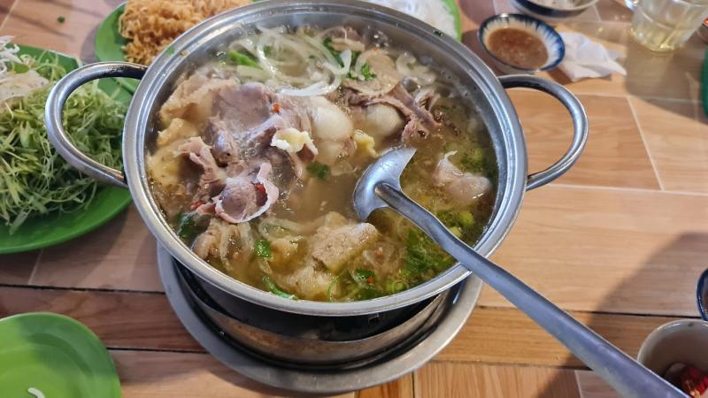 Bún Bò Huế, Lẩu Bò Giáo Toàn