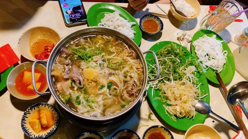 Bún Bò Huế, Lẩu Bò Giáo Toàn