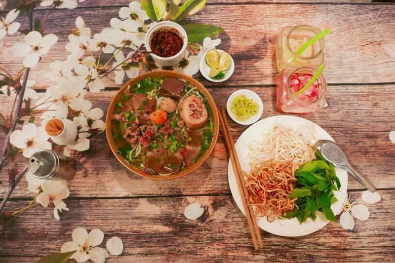 Bún bò Huế - Ngự Uyển