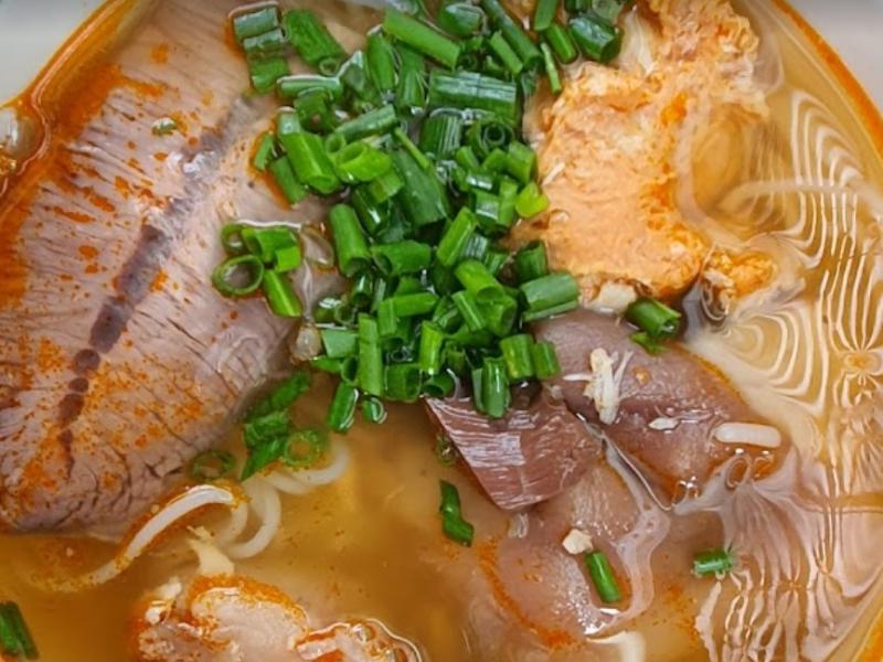Bún Bò Mụ Rơi (Bui Tre Vàng)