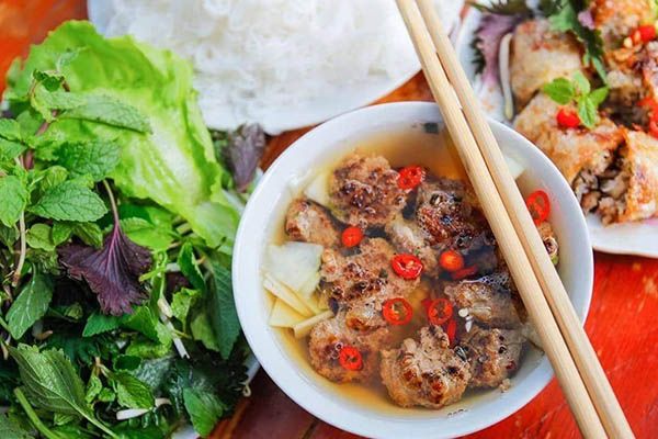 Được “liệt” vào hàng cực phẩm ẩm thực Hà thành không thể bỏ qua bún chả.