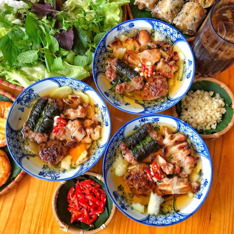 Bún chả que tre Bạch Mai