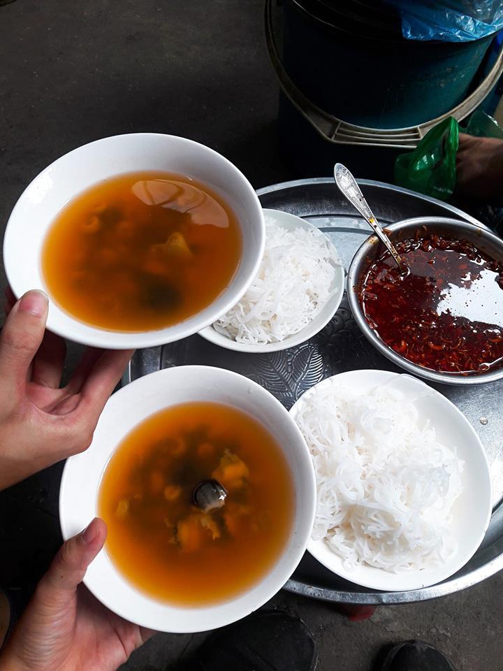 Suất bún ốc cô Báu