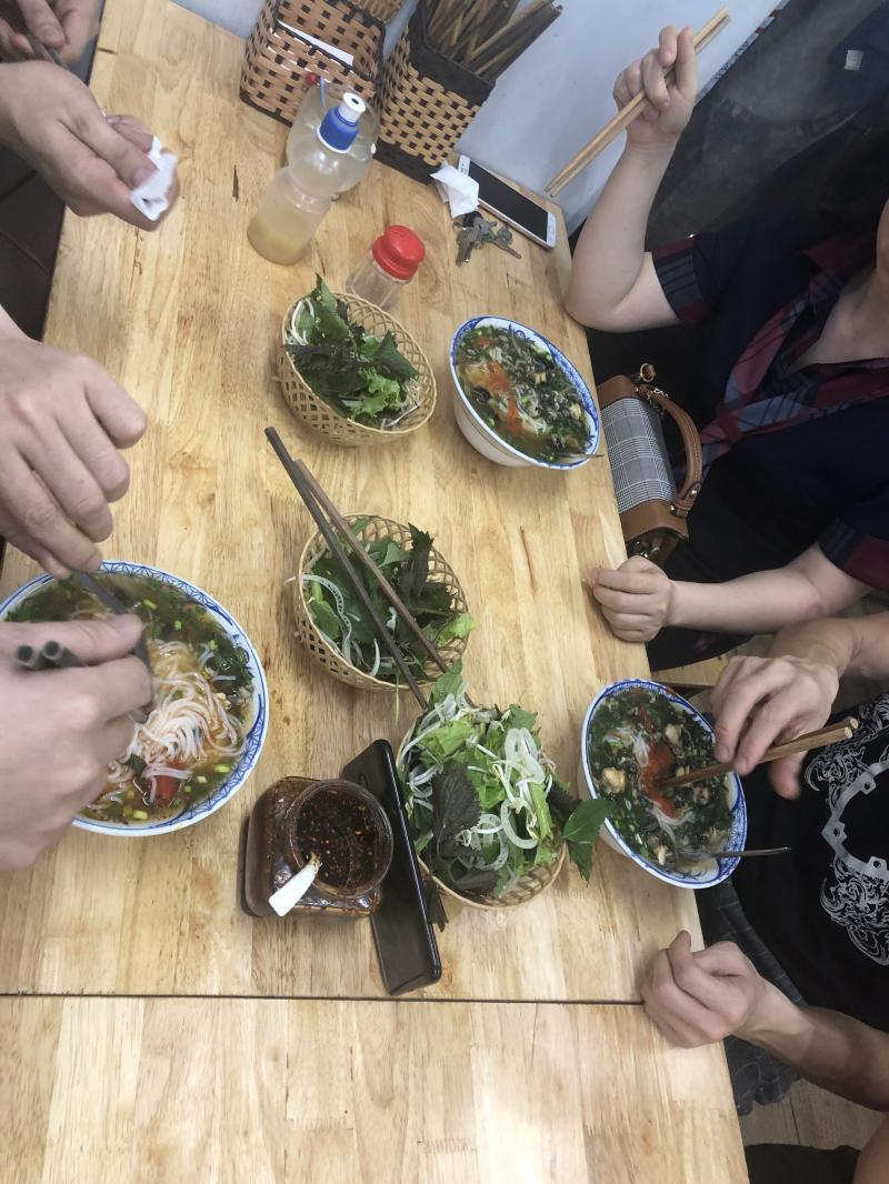 Bún ốc sườn Cô Sáu