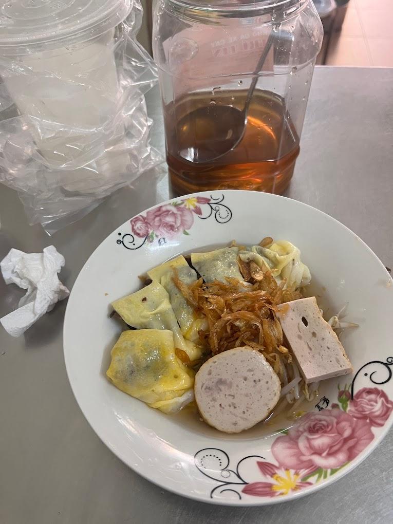 Bún thịt nướng - bánh cuốn - bánh Huế