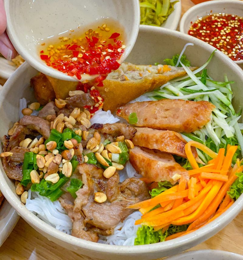 Bún Thịt Nướng Cô Tín