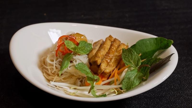 Bún trộn chay