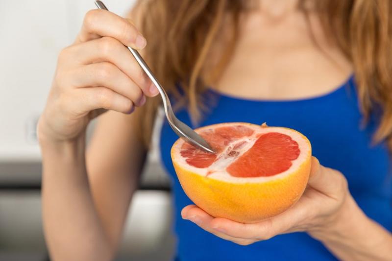 Bưởi là một loại quả có múi chứa nhiều dưỡng chất tốt cho sức khỏe con người đặc biệt là phụ nữ có thai