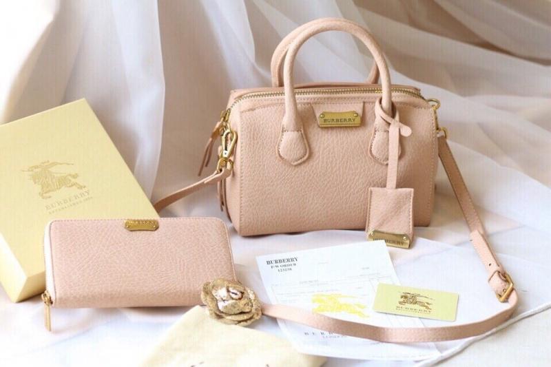 Mẫu túi xách Burberry