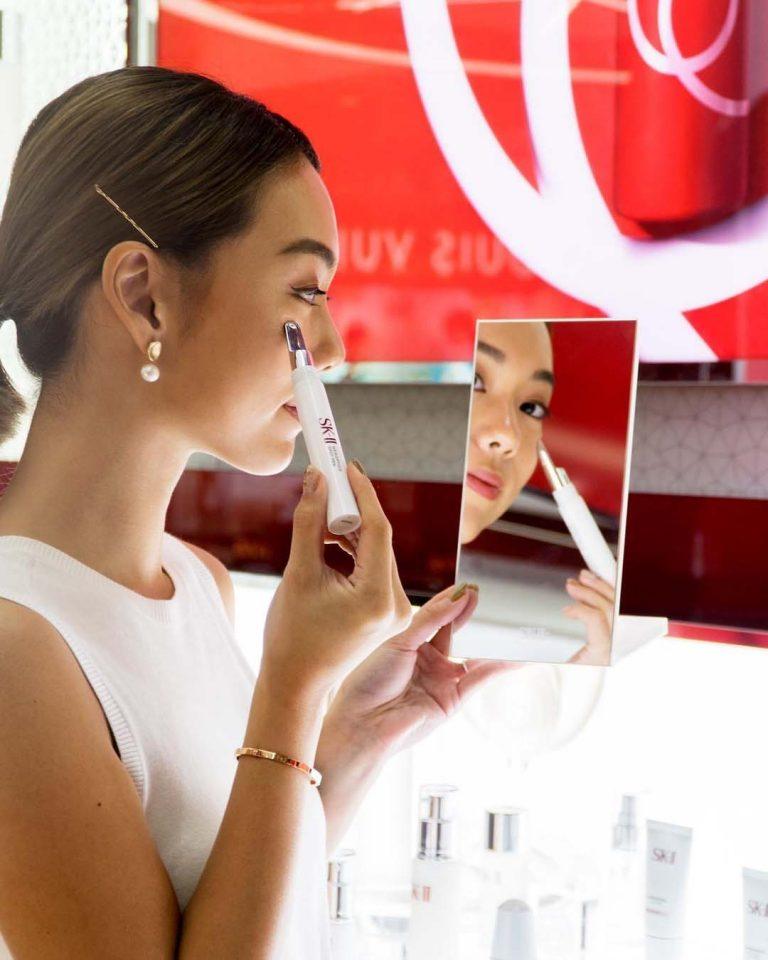 Bút trị nám SKII Genoptics Spot Pen