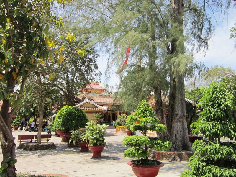 Chùa Thới Sơn ở xã Thới Sơn, huyện Tịnh Biên, An Giang, Việt Nam. Đây được coi như là Tổ đình của đạo Bửu Sơn Kỳ Hương
