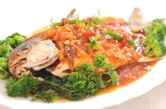 Cá chim chiên sốt cà chua