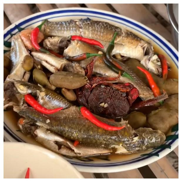 Cá đối kho me
