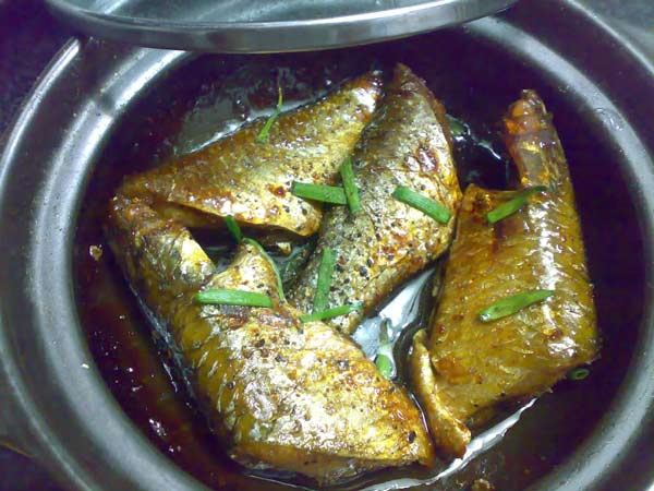 Cá đối kho me