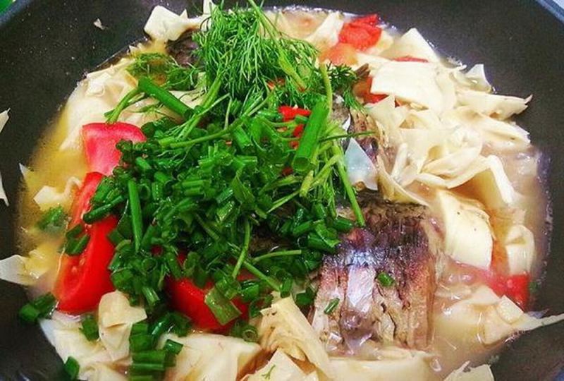 Cá giòn nấu măng chua