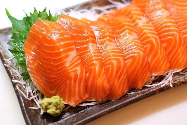 Cá hồi có chứa nhiều dinh dưỡng tốt và là thực phẩm hỗ trợ giảm cân nhanh