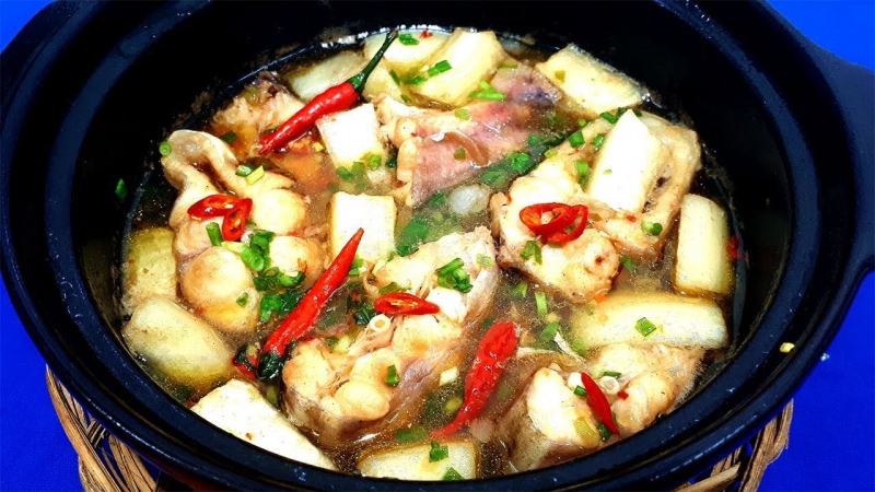 Cá hú kho nước dừa tươi