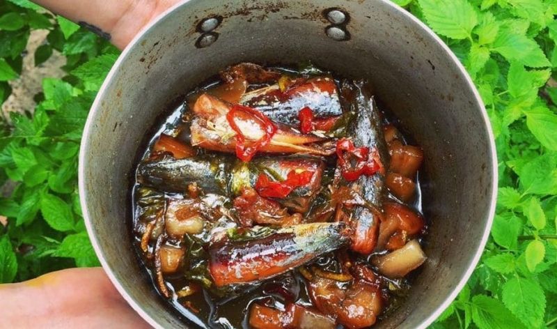 Cá nục kho riềng sả