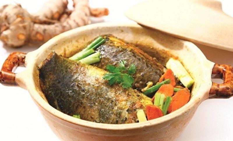 Cá rô kho nghệ.