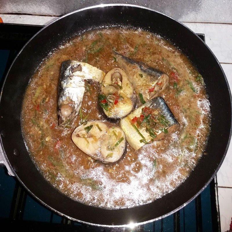 Cá saba kho măng