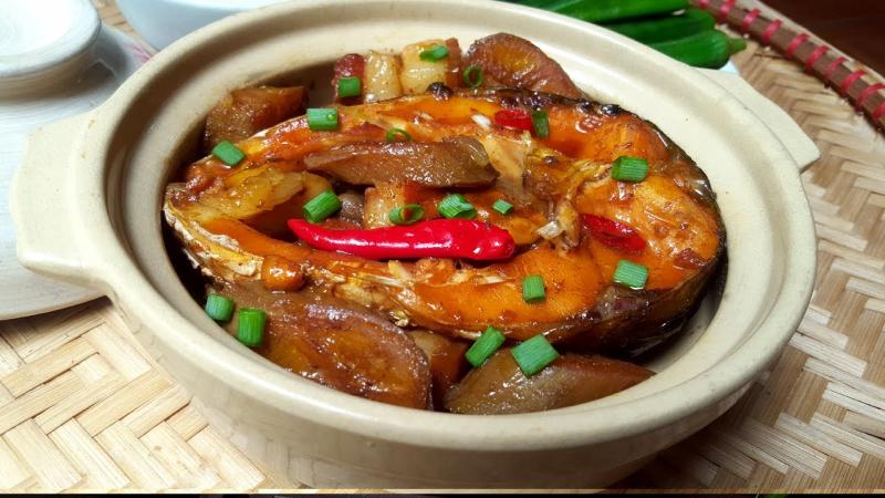 Cá trắm đen kho mật mía
