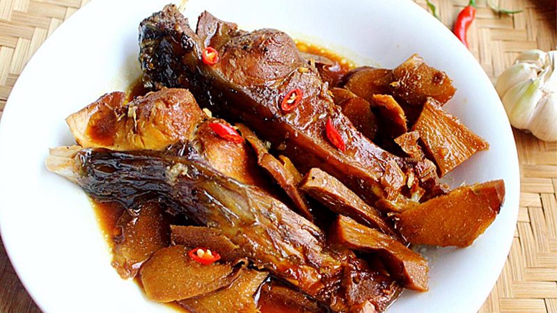 Cá Trắm kho riềng