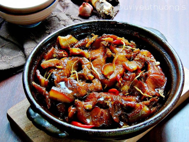Cá trắm kho riềng sả