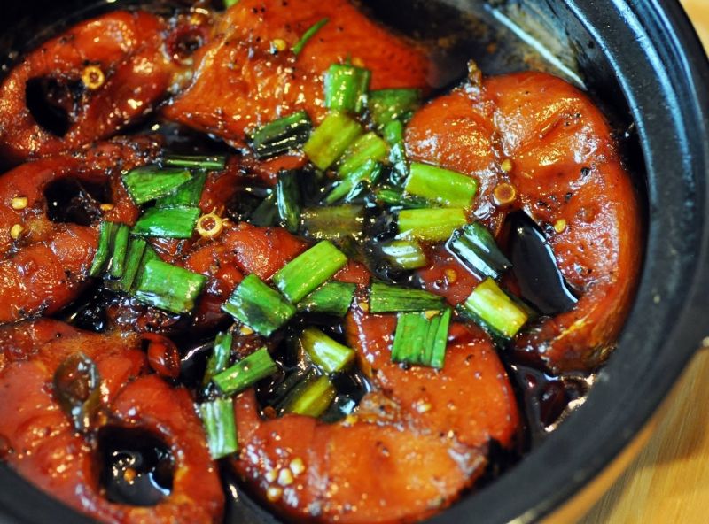Cá trắm kho tiêu