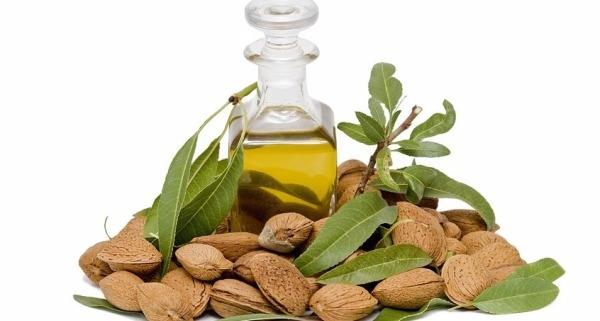 Các loại tinh dầu luôn đi đầu trong việc giữ ẩm, làm hồng môi.