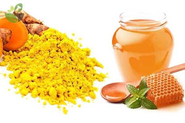 Uống tinh bột nghệ kết hợp với mật ong giúp mau lành ổ loét