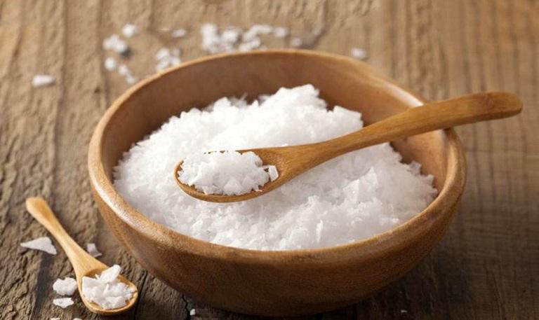 Các cách chữa tổ đỉa bằng muối
