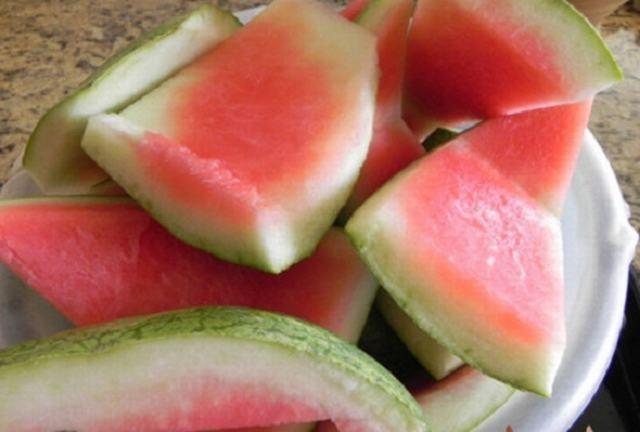 Chữa cao huyết áp từ rau cần tươi, vỏ dưa hấu