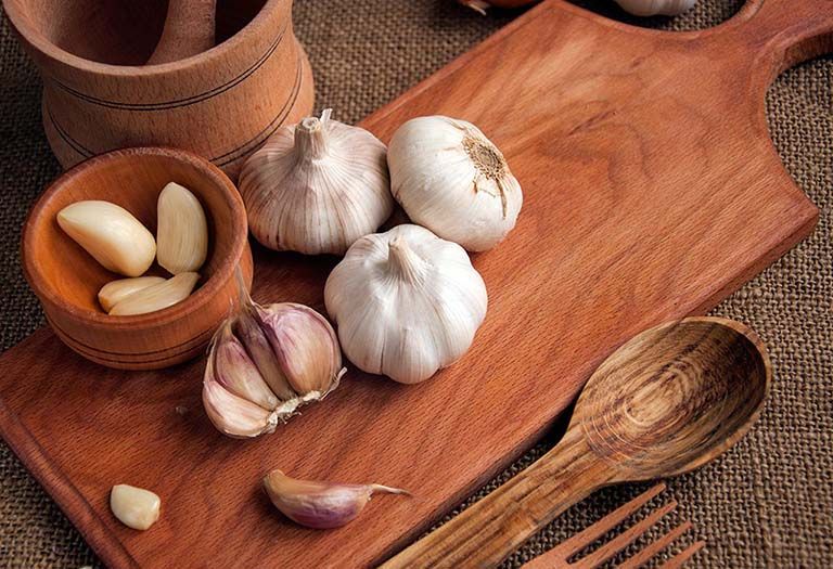 Cách chữa lành vết thương tại nhà bằng tỏi