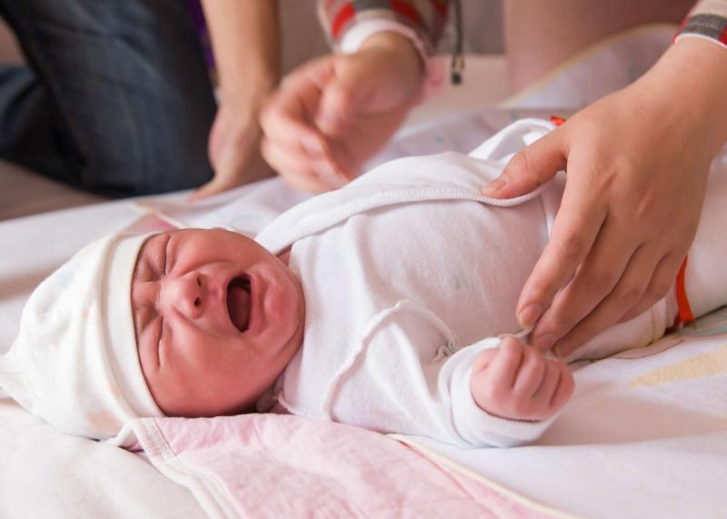 Cách dỗ khi bé khóc