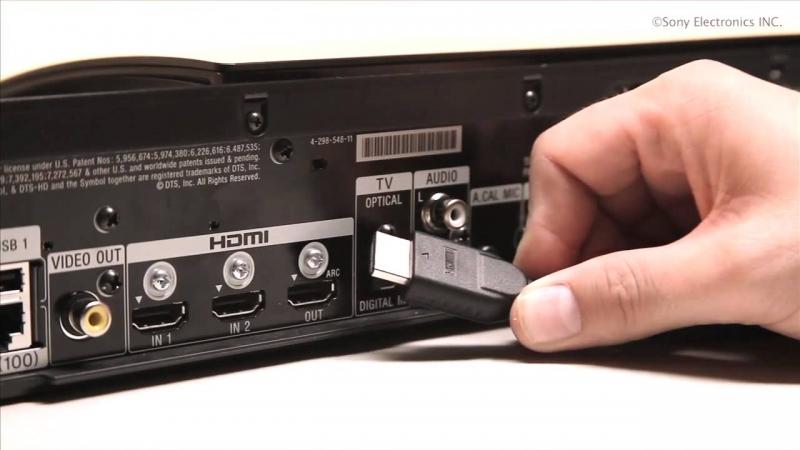 Cắm dây cáp vào cổng Optical trên tivi