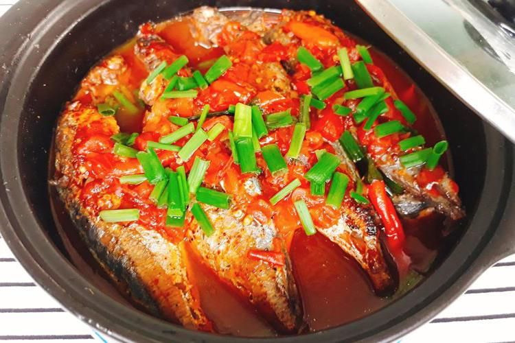 Cách kho cá nục với cà chua