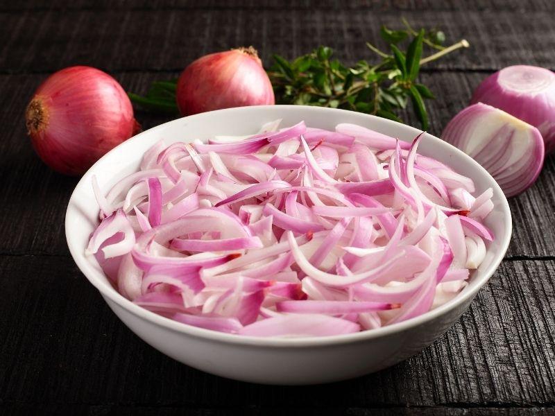 Cách làm hành tây không bị hăng