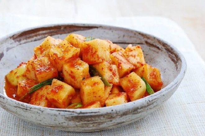 Cách làm kim chi tại nhà từ su hào với cải xoăn
