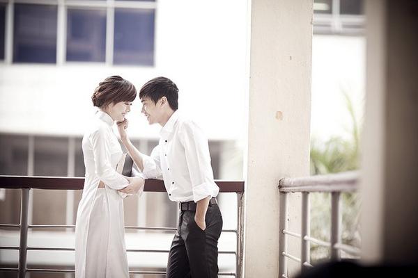 Khi yêu, cả hai nên đặt việc học hành lên hàng đầu, cùng nhau học tập để tiến bộ hơn