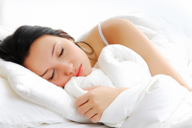 Nên đi ngủ lúc 21h30, không quá 23h mới ngủ.
