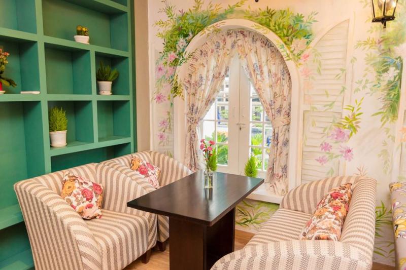 Castle Land Coffee - Cafe Lâu Đài Phố