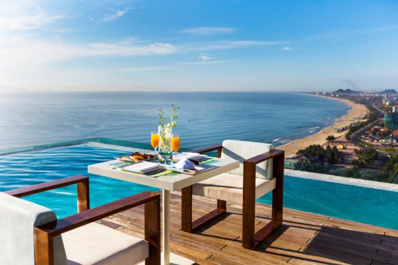 A La Carte Da Nang Beach