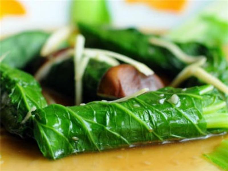 Cải bẹ xanh cuộn cá thác lác hấp gừng