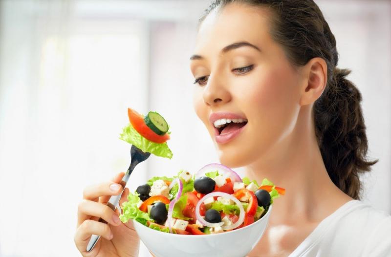 Ăn quá no hay quá đói đều có ảnh hưởng xấu đến chất lượng giấc ngủ