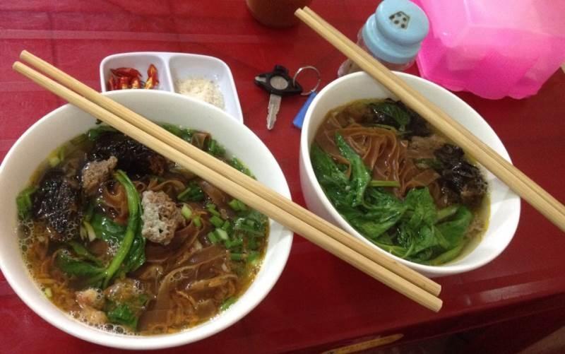 Cẩm - bánh đa cua