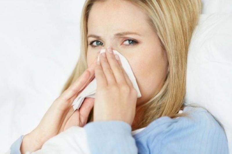 Khi bị cảm cúm không nên hôn trẻ nhỏ